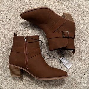 NWT brown ankle boots